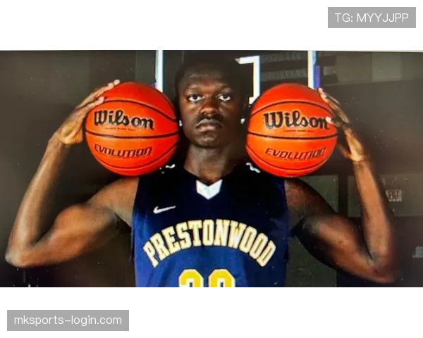 朱利叶斯·兰德尔与浓眉挡拆配合提高得分效率拉开季后赛空间