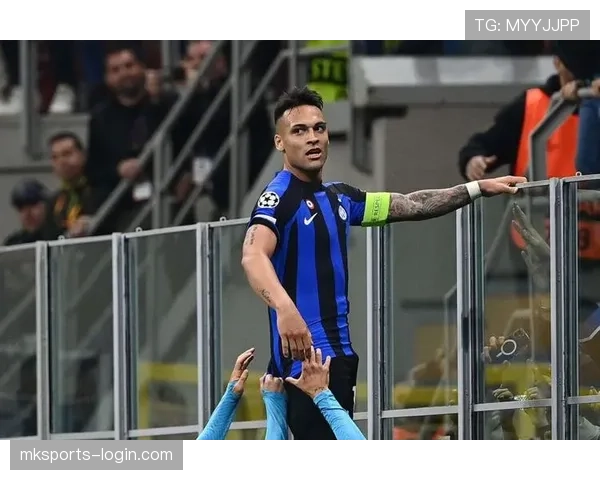 接管禁区前插撕开后防，劳塔罗本赛季较上季更具威胁